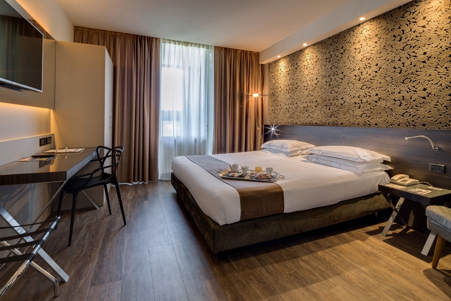 Book the superior room of the BW Plus Hotel Farnese
